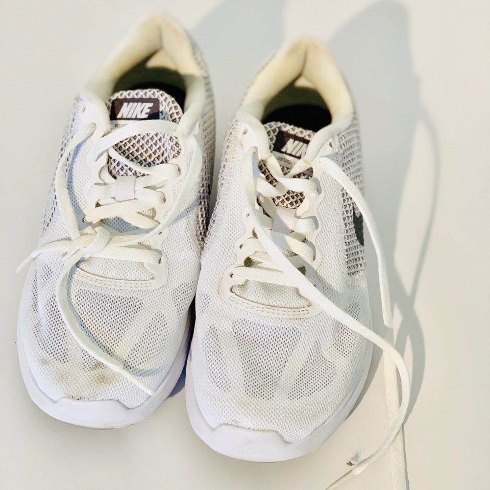 Pre - loved Nike white shoes